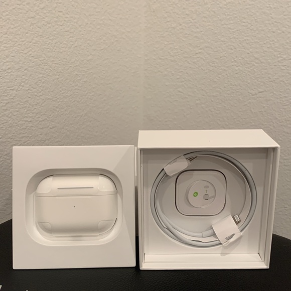 Apple AirPods Pro MagSafe Charging Case - Picture 10 of 10